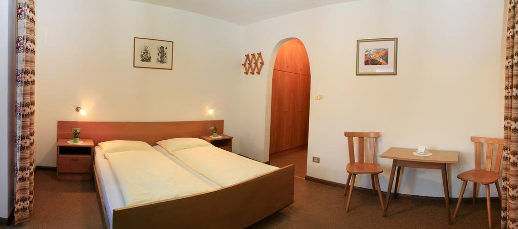 Pension Rastnerhof Luson Exteriör bild
